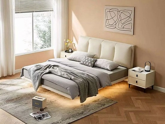 «Парящая в воздухе» двуспальная кровать